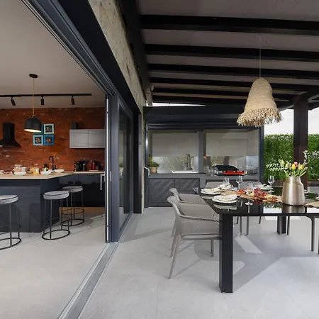 Villa Luxury Feel Good House By The Sea With The Pool Ždrelac