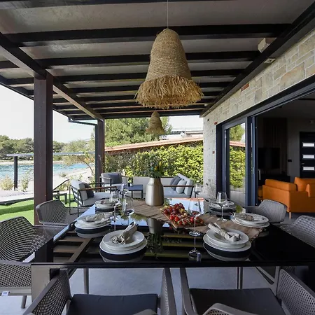 Luxury Feel Good House By The Sea With The Pool Ždrelac