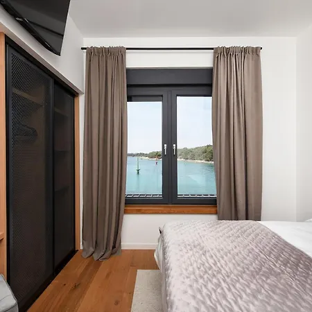 Villa Luxury Feel Good House By The Sea With The Pool Ždrelac