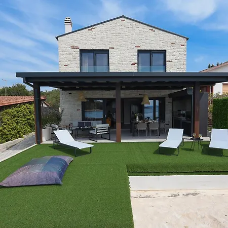 New Luxury Feel Good House By The Sea