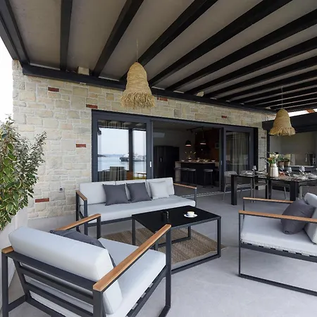 Villa Luxury Feel Good House By The Sea With The Pool