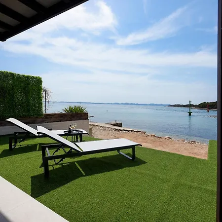 New Luxury Feel Good House By The Sea