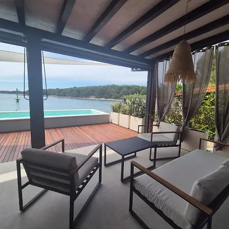 Luxury Feel Good House By The Sea With The Pool