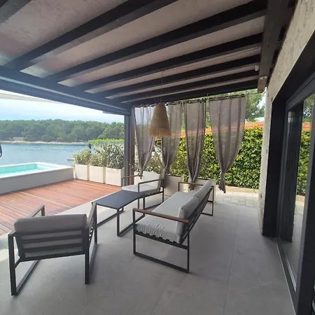 Villa Luxury Feel Good House By The Sea With The Pool