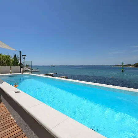 Villa Luxury Feel Good House By The Sea With The Pool Ždrelac