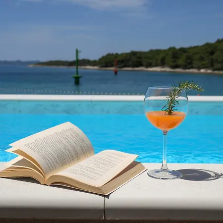 Luxury Feel Good House By The Sea With The Pool Villa