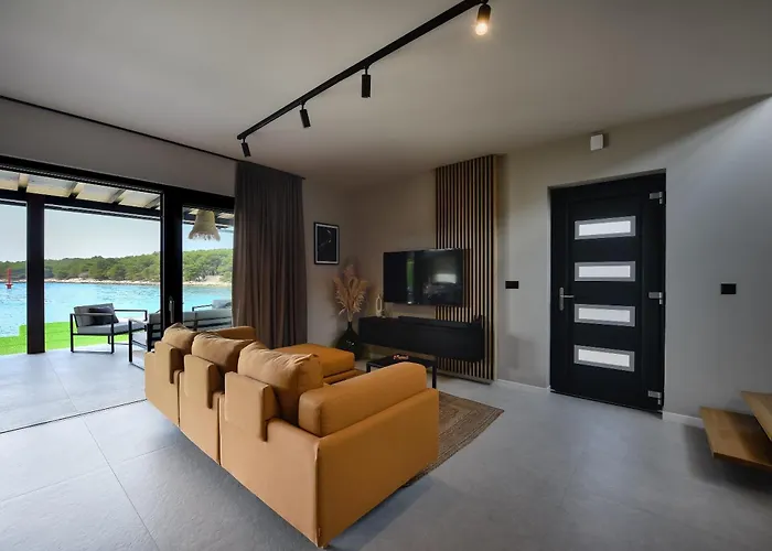 New Luxury Feel Good House By The Sea