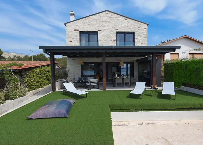 New Luxury Feel Good House By The Sea
