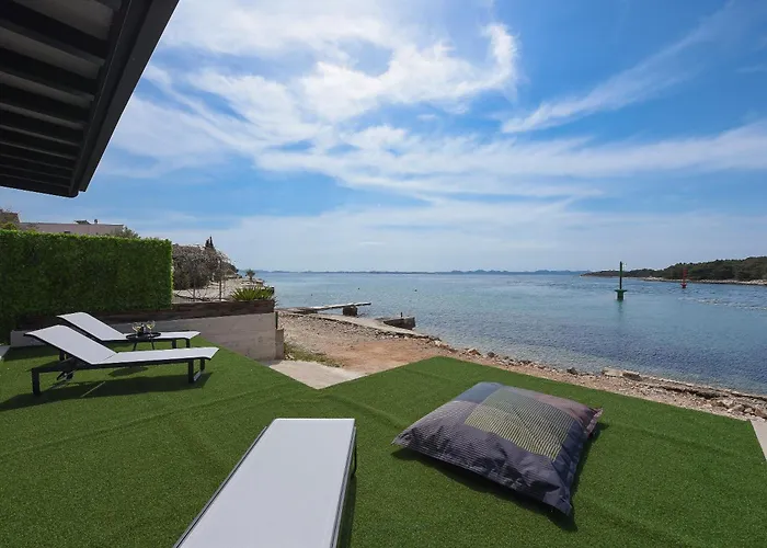 New Luxury Feel Good House By The Sea